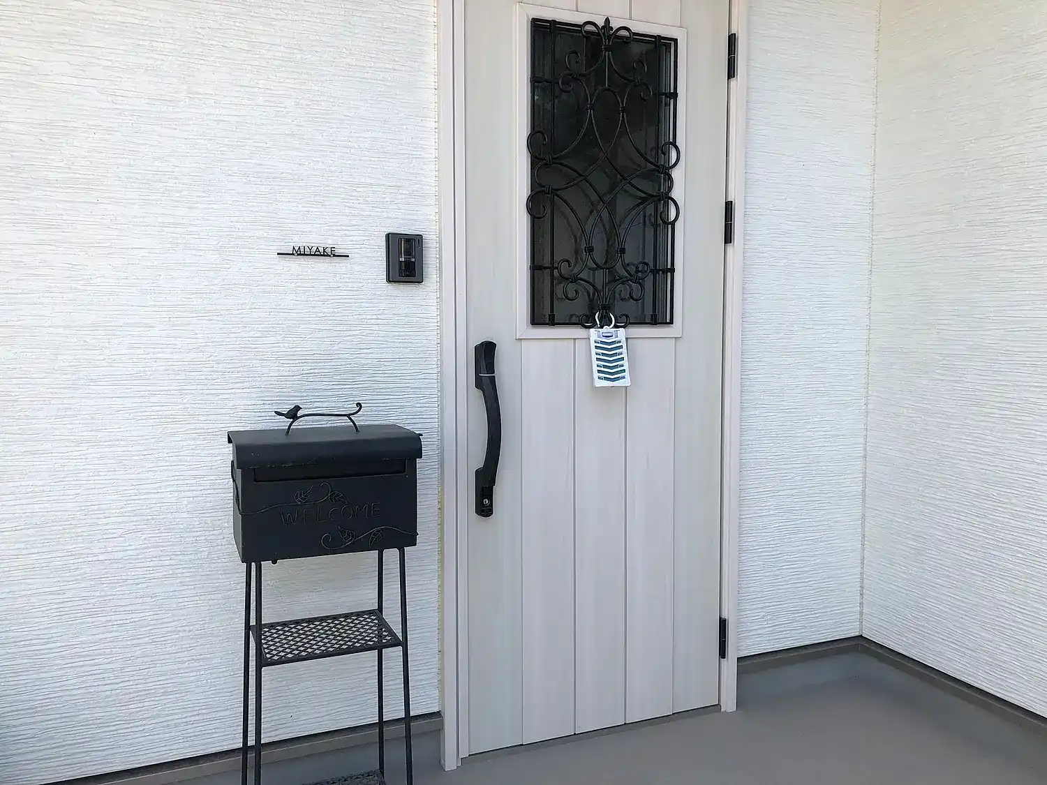 機能門柱に最適！コンパクトサイズのレーザーカットステンレス表札【LCSM-02】