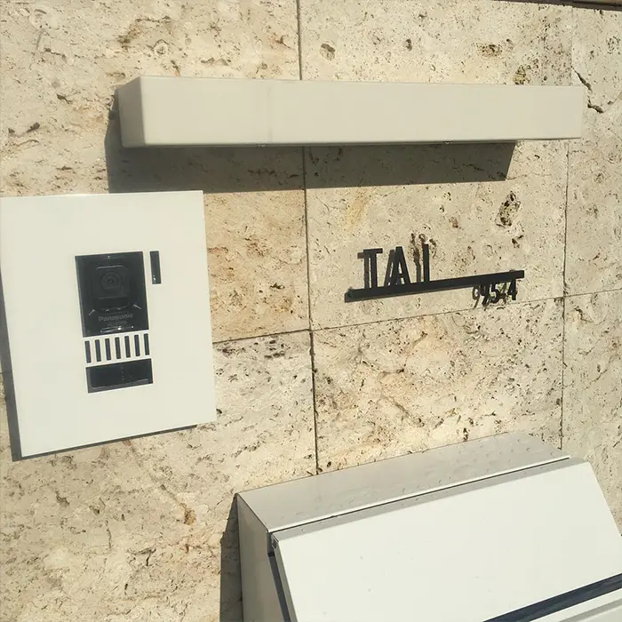 シンプルボーダーラインのレーザーカットステンレス表札【LCS-33】