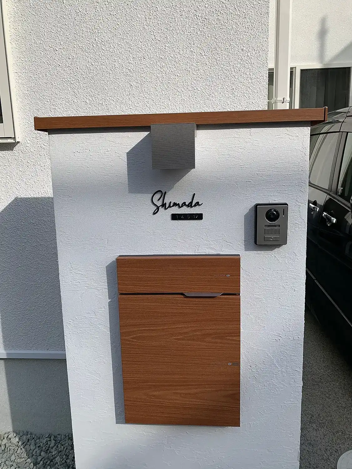 真鍮風のゴールド塗装 華奢でシンプルな手書き風切り文字表札【lcsr-22】