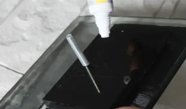 接着剤塗布の画像