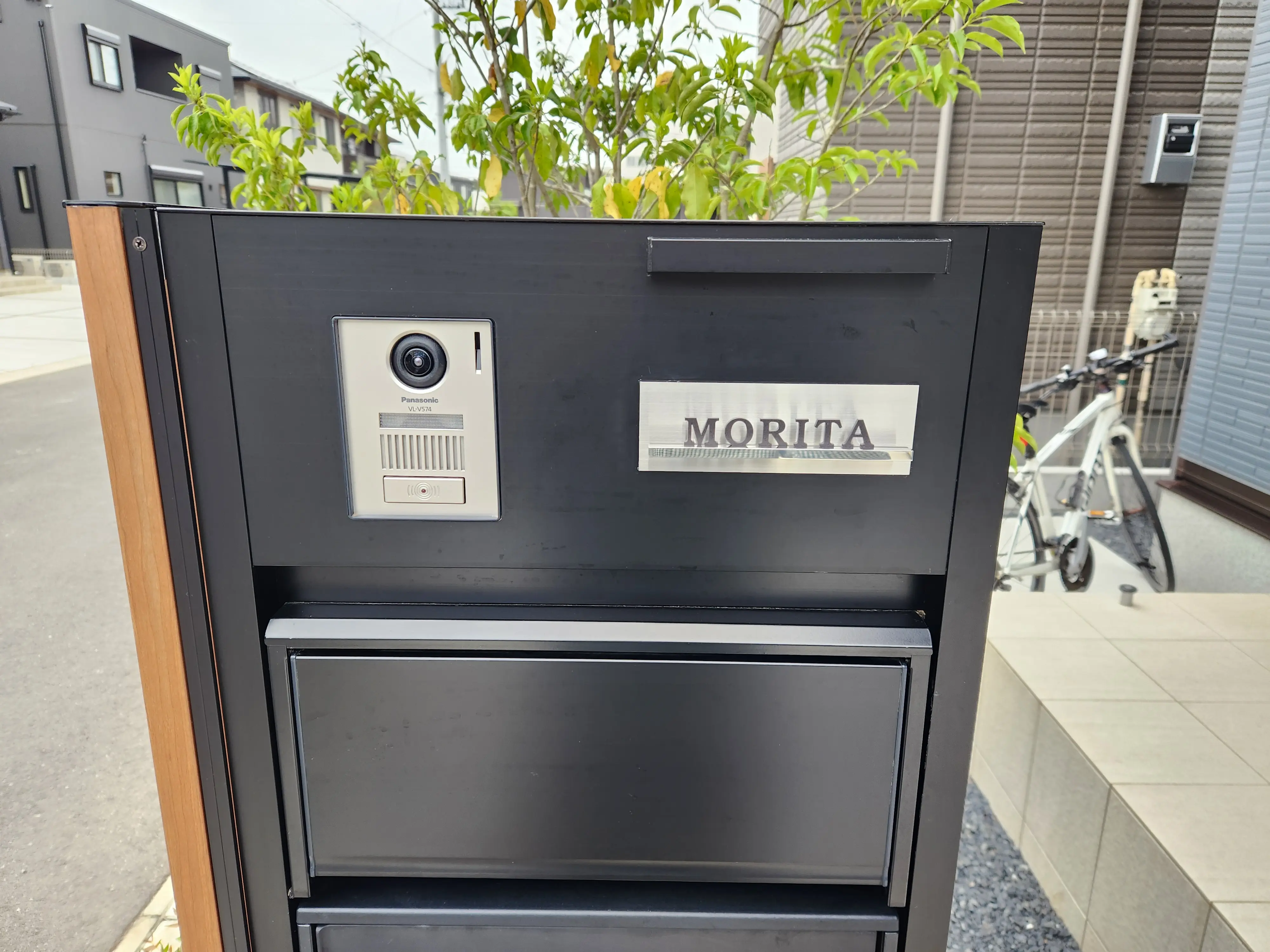 エントランスにひとつ上のクオリティを レーザーカット ステンレス マンション表札【LCSM-01】