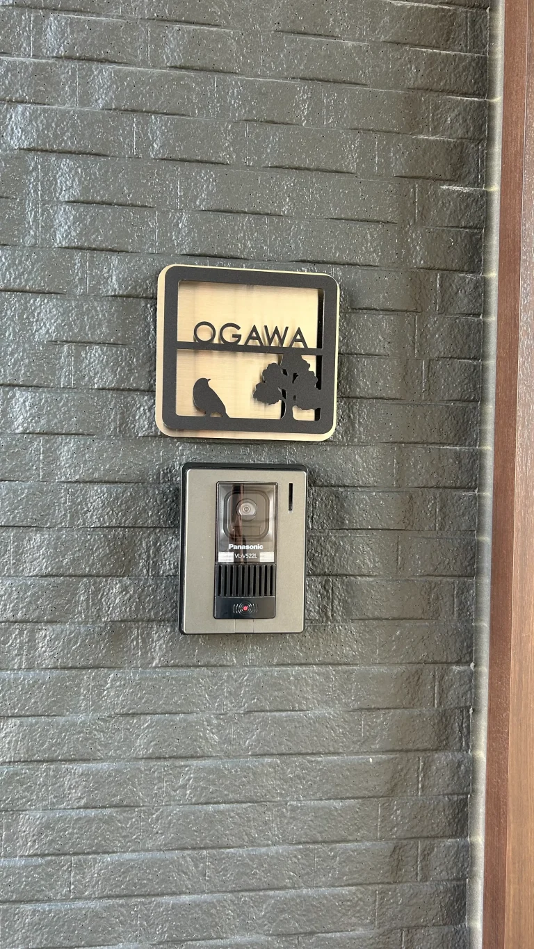 犬 猫 小鳥 ワンポイントや文字の配置が自由に選べる！かわいいレーザーカットステンレス表札【lcsa-01】