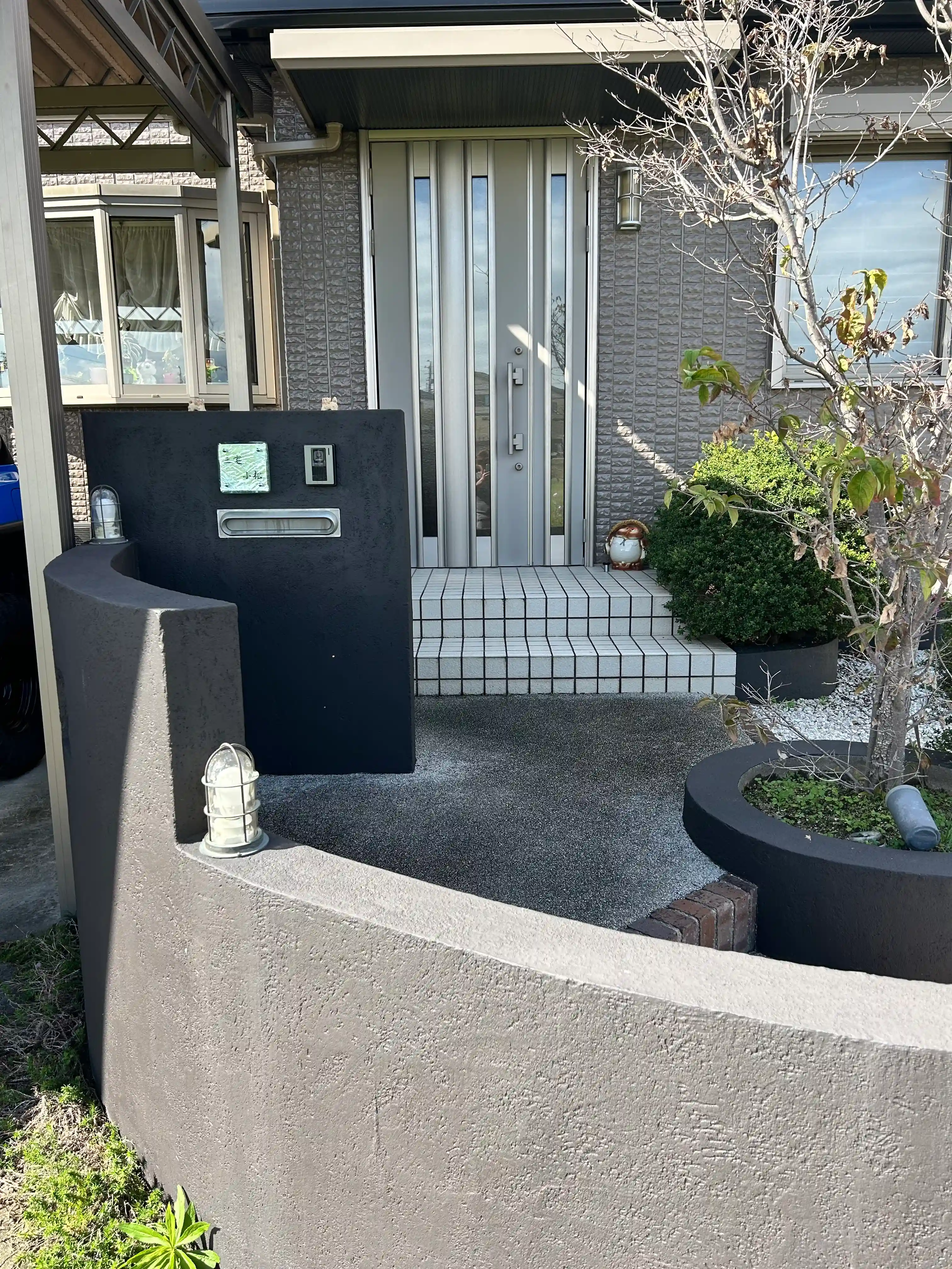 透明ガラスに繊細な桜が舞い踊る 二世帯ガラス表札【hf-117-sakura-2】