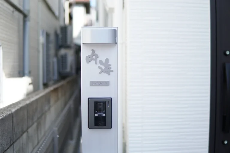 玄関周りの四季に馴染む 洗練された和文表札【lcsj-01】