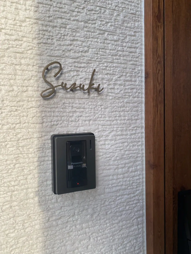 表札ステンレス 真鍮風のゴールド塗装 落ち着いた光沢がシックなゴールド切り文字表札【lcsr-22b】