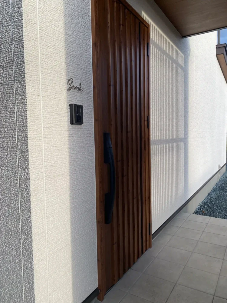 表札ステンレス 真鍮風のゴールド塗装 落ち着いた光沢がシックなゴールド切り文字表札【lcsr-22b】