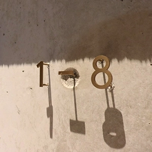 真鍮や銅のようなシックな2色 数字 切り文字 suzy スージィ 【lcs-nb】