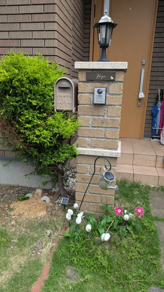 シックなカラーが大人な雰囲気をつくるおしゃれなタイル表札【hsm-12】