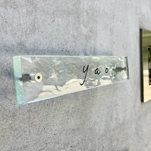 ガラス職人がつくる透明度の高い、まるで氷のようなガラス表札【hf-c01】