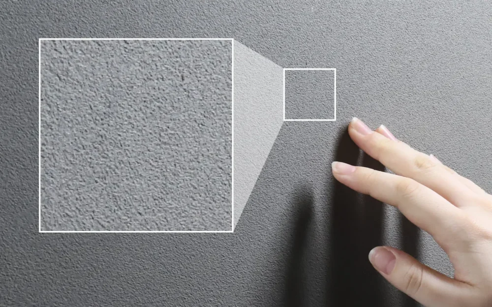 指で軽く触って「ちょっとざらつく」程度や、1~2mm程度の凹凸のある面