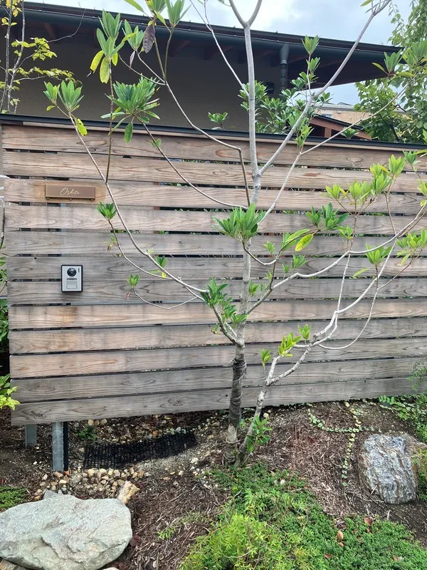 シックなカラーが大人な雰囲気をつくるおしゃれなタイル表札【hsm-12】