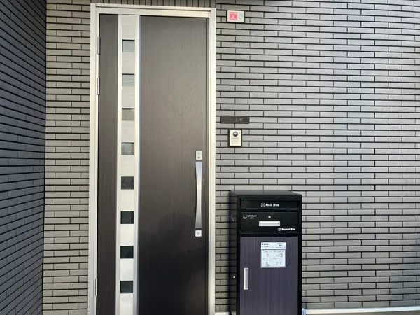 シックなカラーが大人な雰囲気をつくるおしゃれなタイル表札【hsm-12】