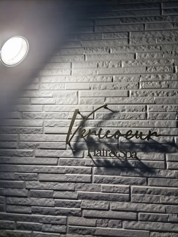 真鍮風のゴールド塗装 華奢でシンプルな手書き風切り文字表札【lcsr-22】