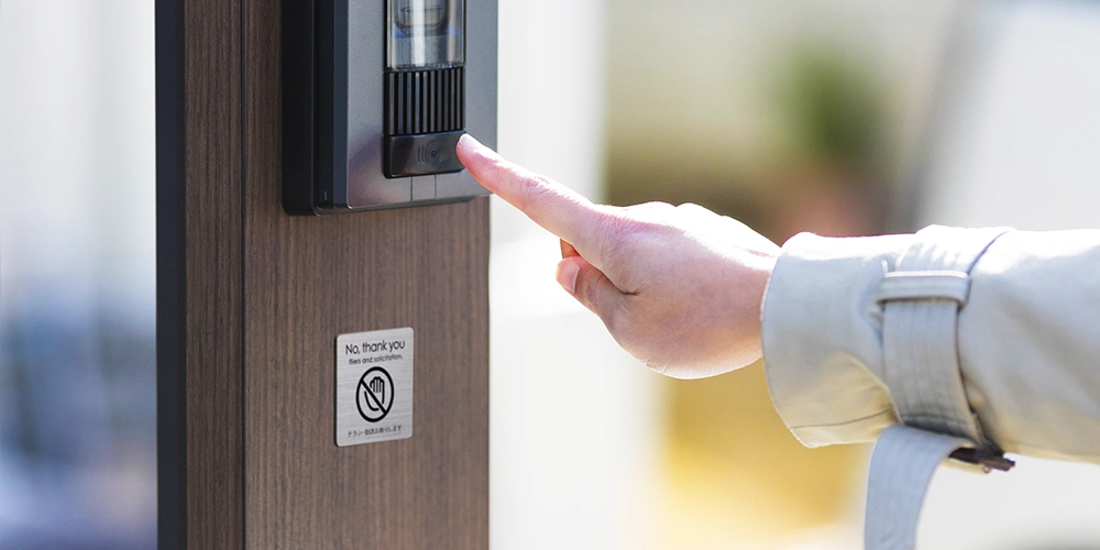 機能門柱に「チラシお断り」のポストプレートを設置