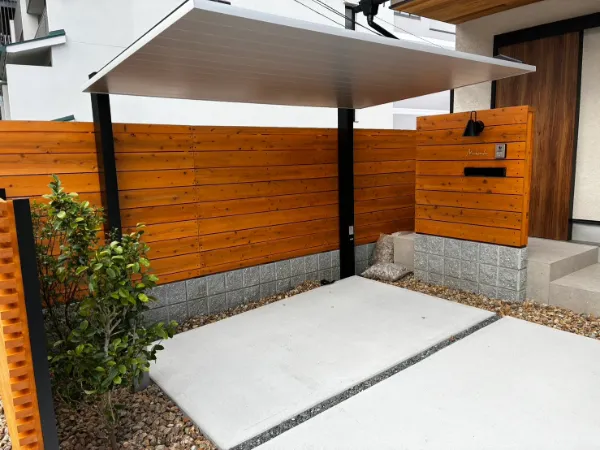 表札ステンレス 真鍮風のゴールド塗装 落ち着いた光沢がシックなゴールド切り文字表札【lcsr-22b】