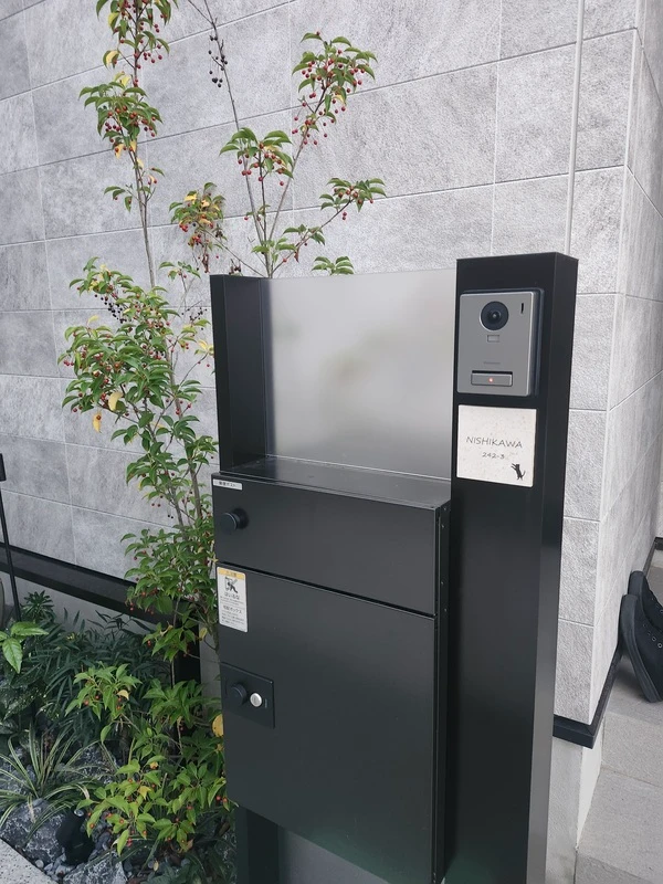 かわいい手のひらサイズで設置スペースの限られた機能門柱などにおすすめタイル表札【HSM-14】