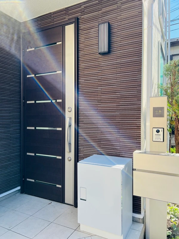 かわいい手のひらサイズで設置スペースの限られた機能門柱などにおすすめタイル表札【HSM-14】