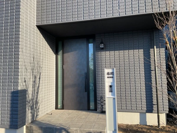 玄関周りの四季に馴染む 洗練された和文表札【lcsj-01】