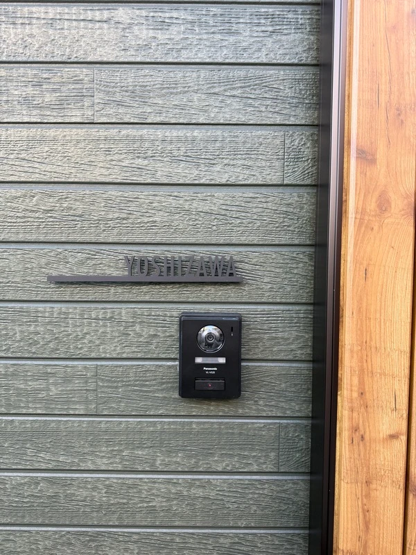 シンプルボーダーラインのレーザーカットステンレス表札【LCS-33】