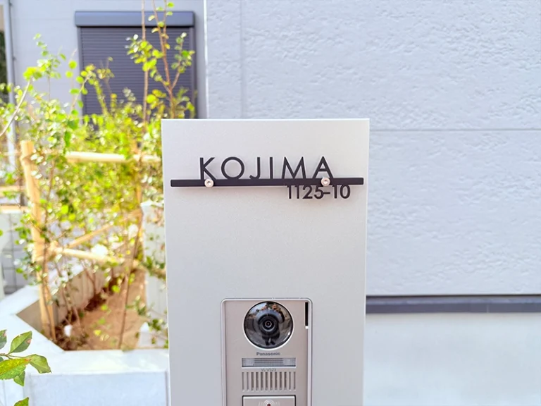 機能門柱に最適！コンパクトサイズのレーザーカットステンレス表札【LCSM-02】