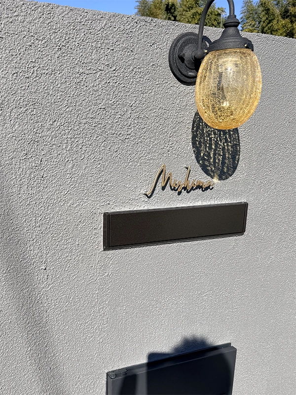 表札ステンレス 真鍮風のゴールド塗装 落ち着いた光沢がシックなゴールド切り文字表札【lcsr-22b】